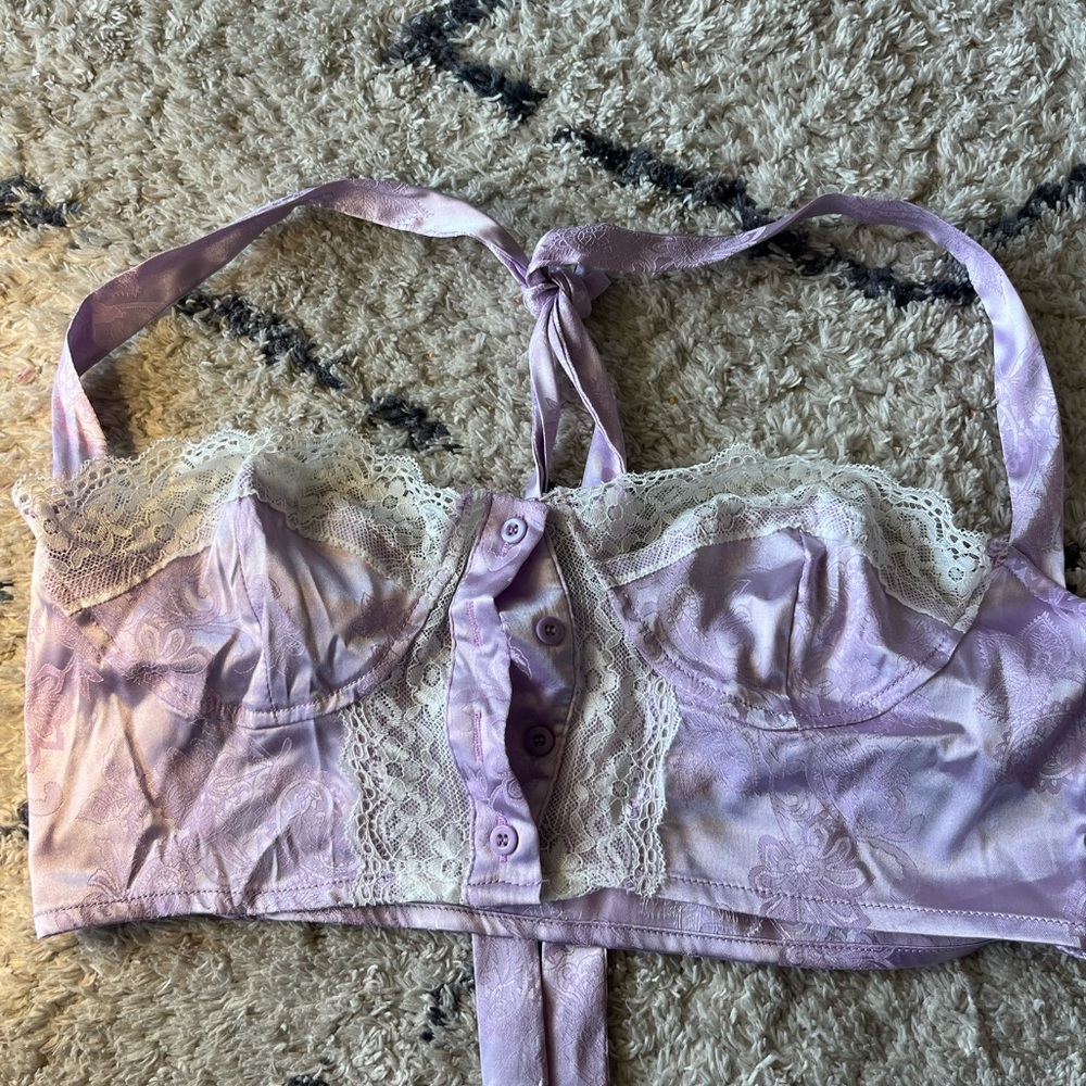 Cropped lace button up tank top that ties in the back never worn